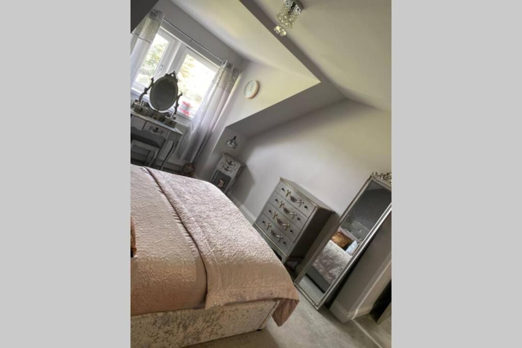 Alcantara- Modern Home With Hot Tub- Sleeps 10 Cromdale ภายนอก รูปภาพ